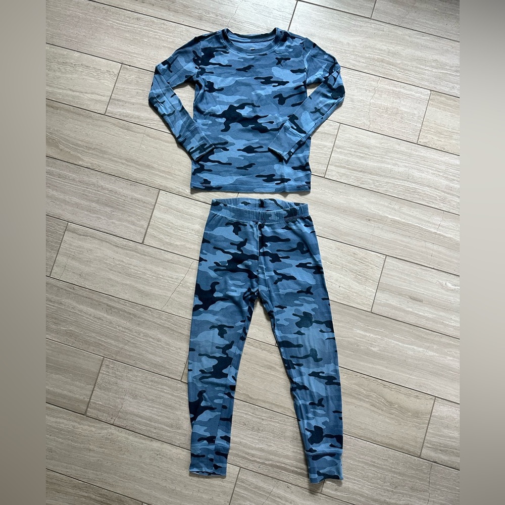 Gap blue Camo long sleeve pajama set, size 8